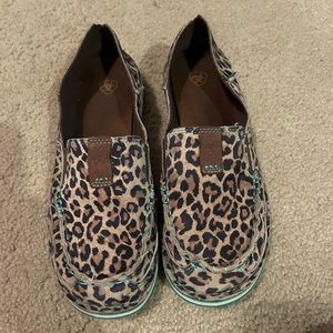 Never worn! Ariat cruisers